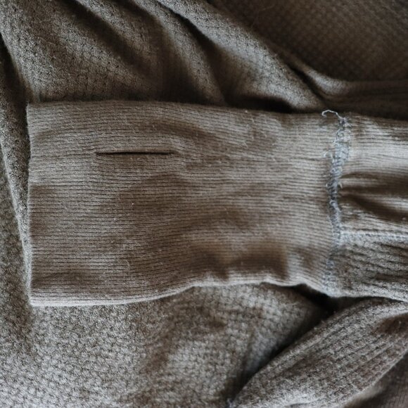 Free People Women's Sz Lrg Green Relaxed Fit Waffle Knit Thumb Holes Casual Top - Picture 7 of 13